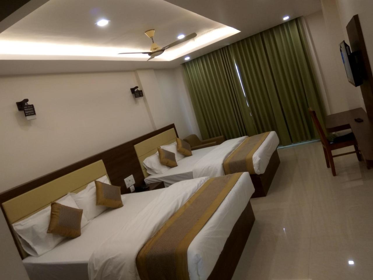 Hotel Ambika International Byndoor Bainduru エクステリア 写真