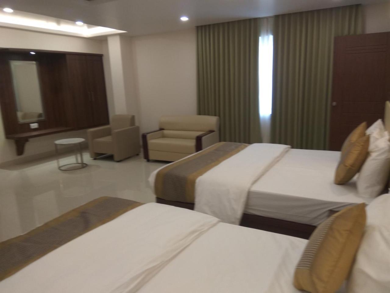 Hotel Ambika International Byndoor Bainduru エクステリア 写真