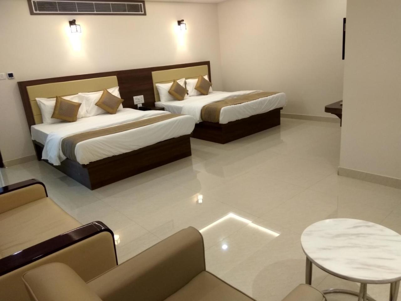 Hotel Ambika International Byndoor Bainduru エクステリア 写真