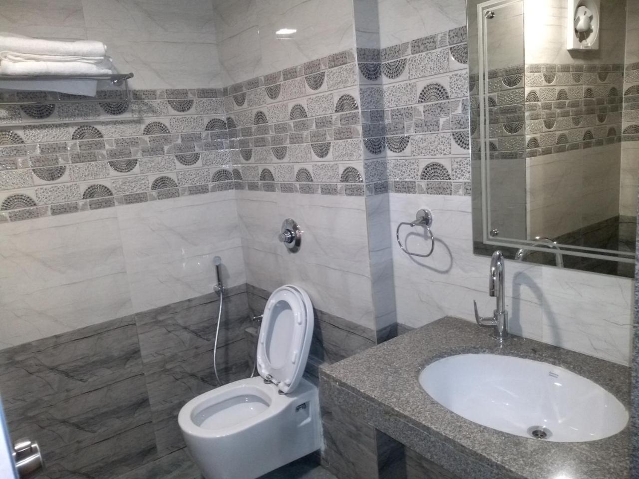 Hotel Ambika International Byndoor Bainduru エクステリア 写真