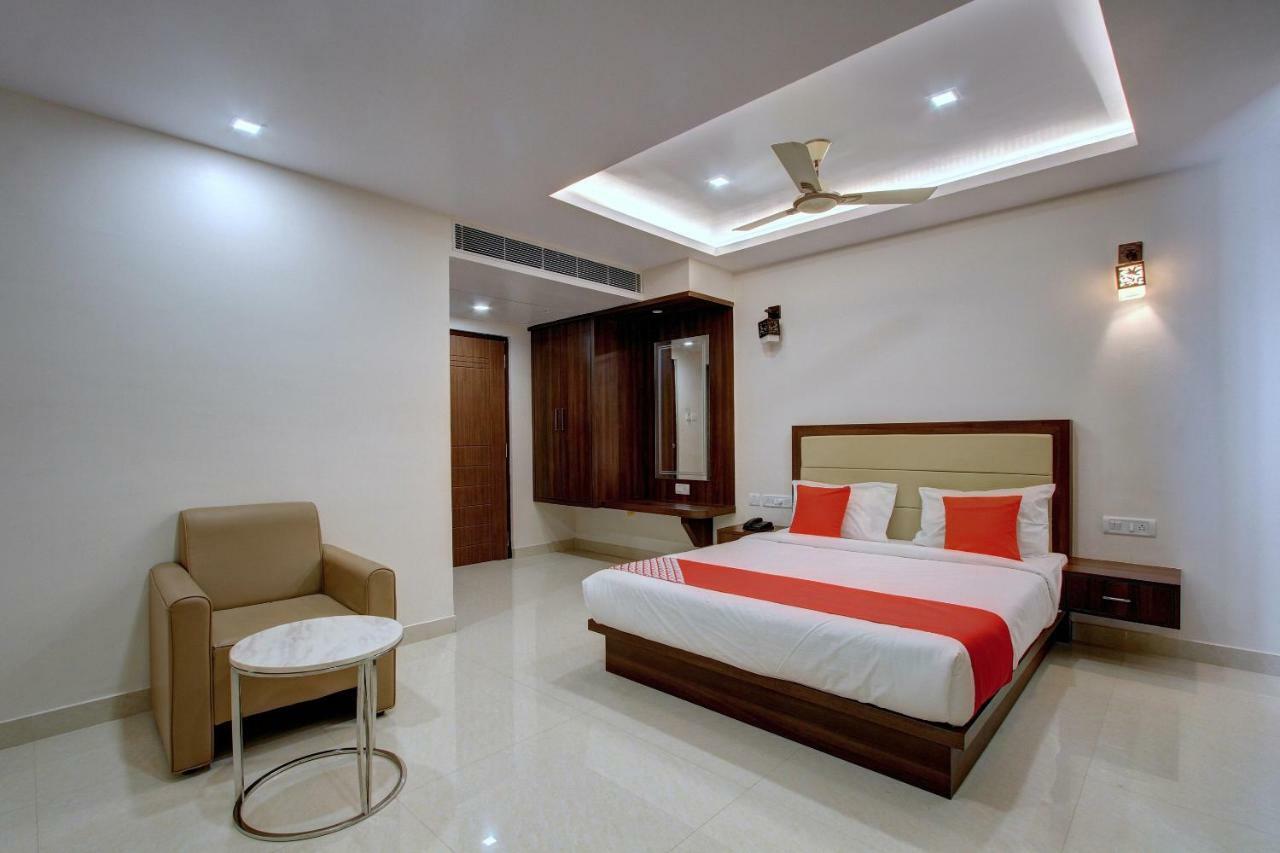 Hotel Ambika International Byndoor Bainduru エクステリア 写真
