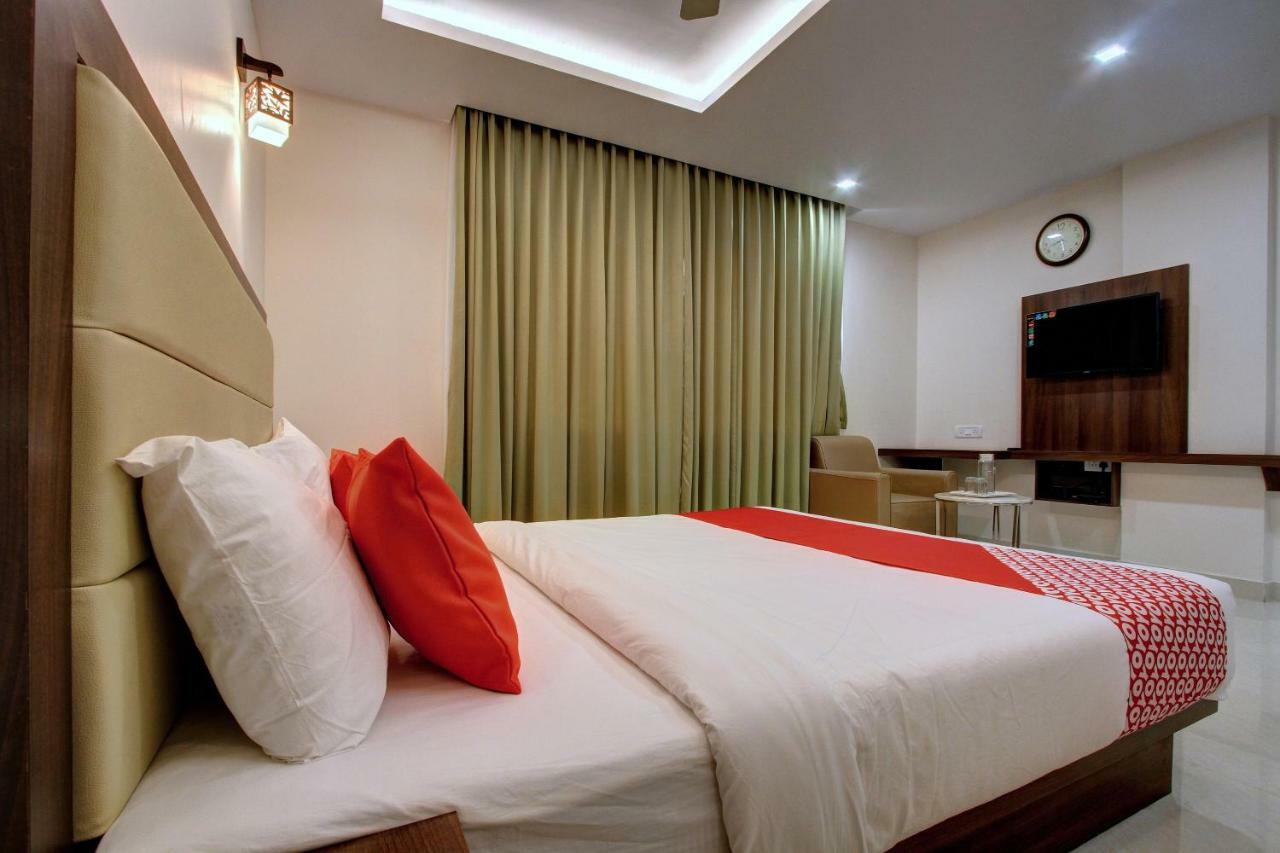 Hotel Ambika International Byndoor Bainduru エクステリア 写真
