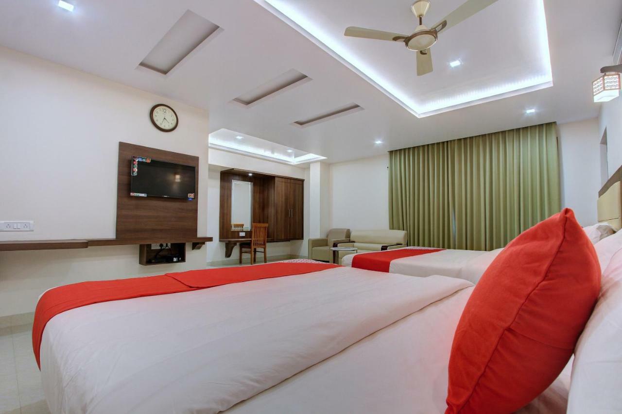 Hotel Ambika International Byndoor Bainduru エクステリア 写真