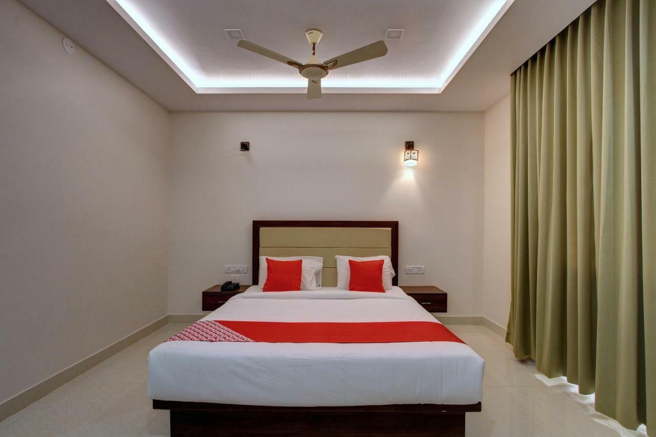Hotel Ambika International Byndoor Bainduru エクステリア 写真