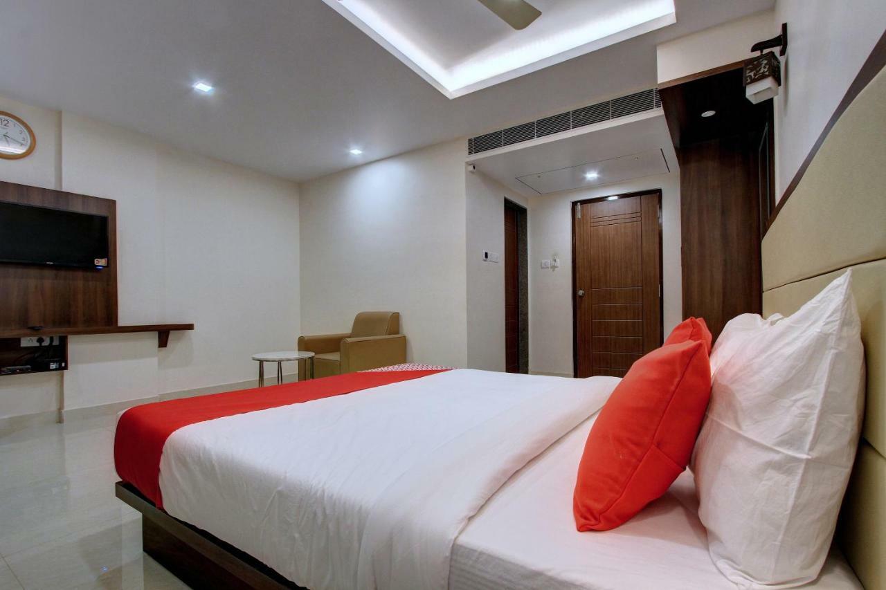 Hotel Ambika International Byndoor Bainduru エクステリア 写真