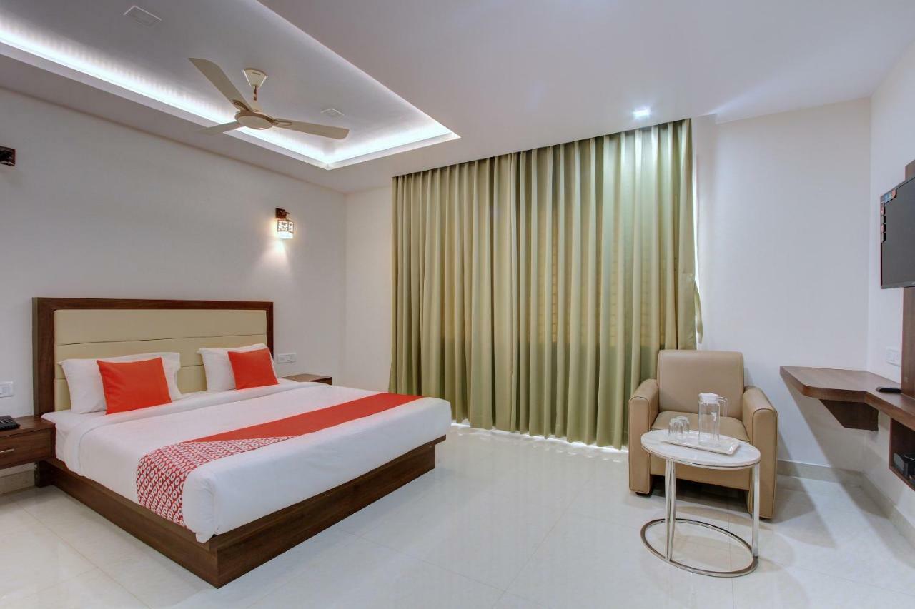 Hotel Ambika International Byndoor Bainduru エクステリア 写真
