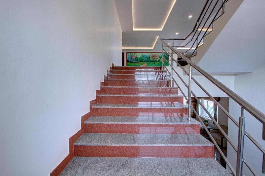 Hotel Ambika International Byndoor Bainduru エクステリア 写真