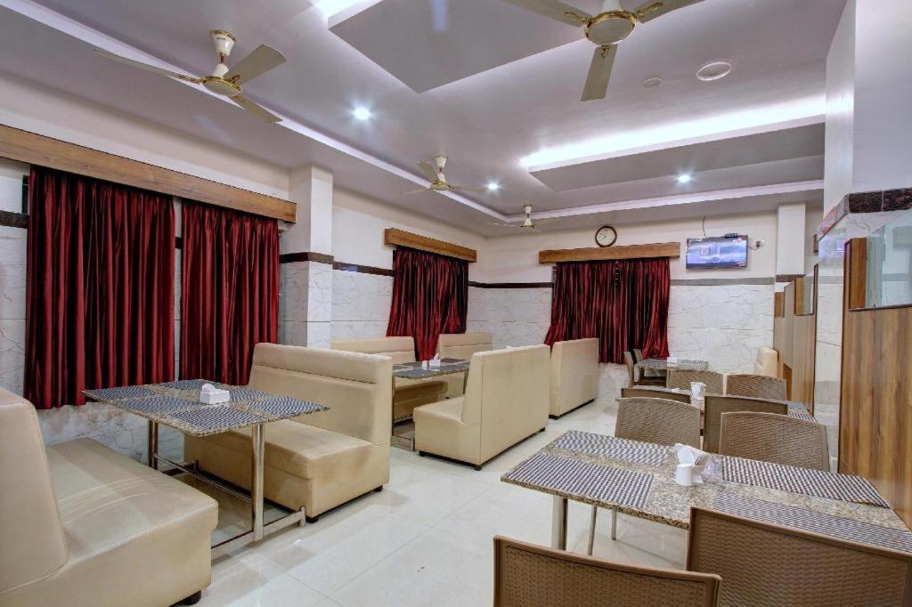 Hotel Ambika International Byndoor Bainduru エクステリア 写真